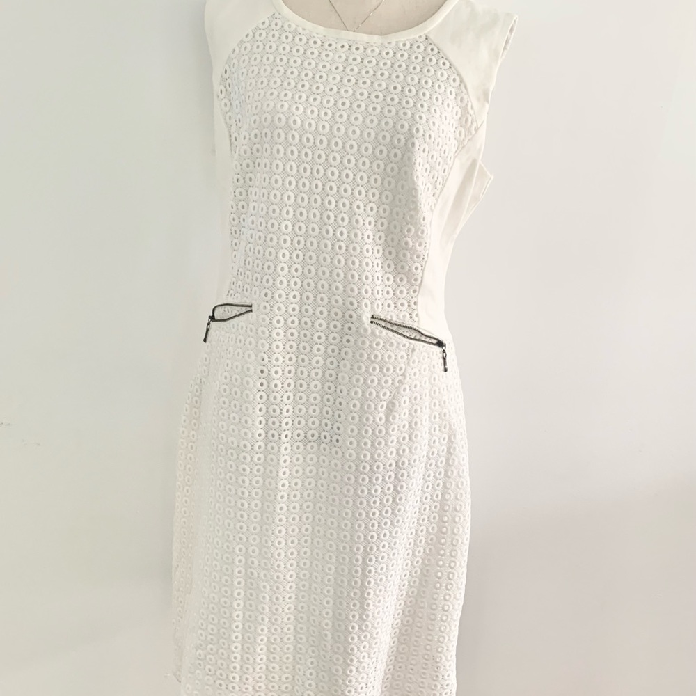 Gibson Latimer dress in cream(off white) color with zippered front pockets.